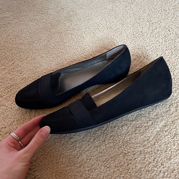 Tahari Black Minimalist Loafers - Picture 2 of 5